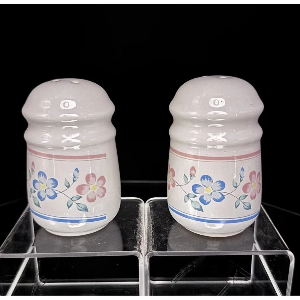 Vintage Salt & Pepper Shaker Set White Ceramic W Pink‎ Blue Flowers